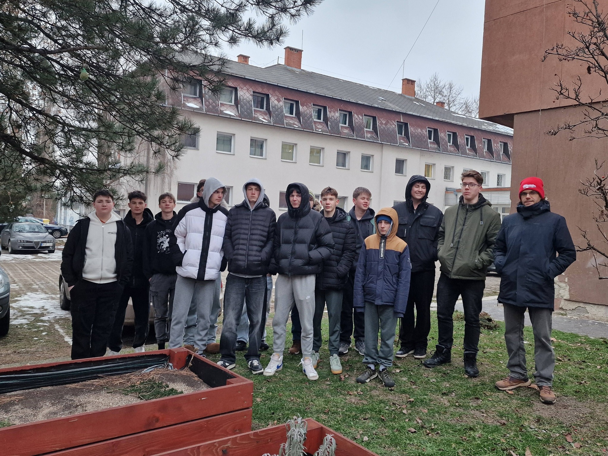 Téli madáretetés a kollégiumi Öko kertben